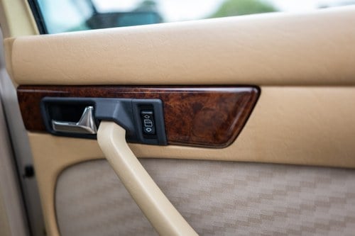 1990 Mercedes Benz 300SE (W126) For Sale (picture 90 of 268)