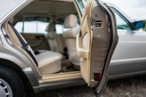 1990 Mercedes Benz 300SE (W126) For Sale (picture 94 of 268)