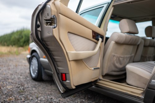 1990 Mercedes Benz 300SE (W126) For Sale (picture 131 of 268)