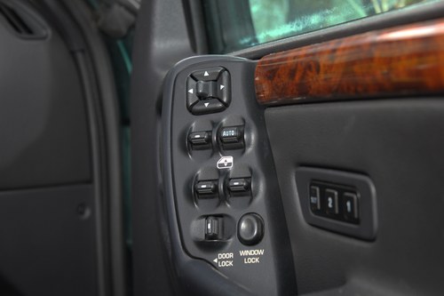 1999 Jeep ZJ Grand Cherokee 4litre Limited For Sale (picture 32 of 109)