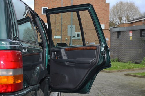 1999 Jeep ZJ Grand Cherokee 4litre Limited For Sale (picture 35 of 109)