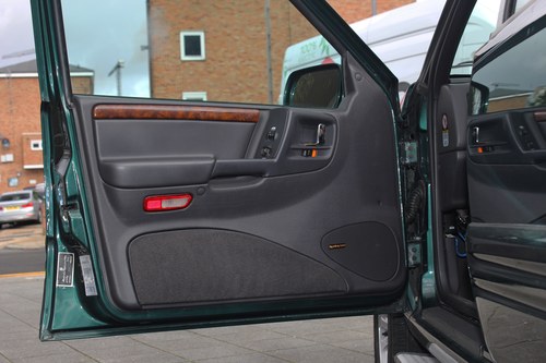 1999 Jeep ZJ Grand Cherokee 4litre Limited For Sale (picture 60 of 109)