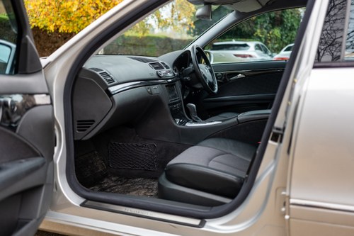 2004 Mercedes-Benz W211 E320 Avantgarde En venta (imagen 35 de 276)