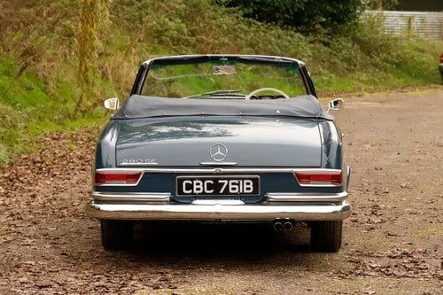 1964 Mercedes-Benz W111 220SE Cabriolet Te koop (foto 11 van 241)