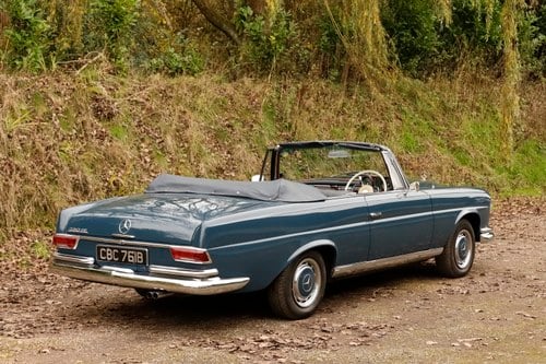 1964 Mercedes-Benz W111 220SE Cabriolet Te koop (foto 13 van 241)