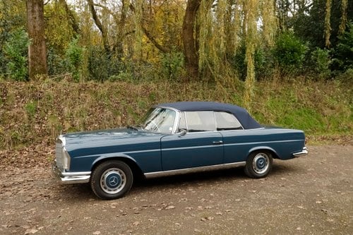 1964 Mercedes-Benz W111 220SE Cabriolet Te koop (foto 24 van 241)
