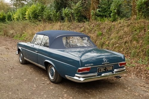 1964 Mercedes-Benz W111 220SE Cabriolet Te koop (foto 27 van 241)