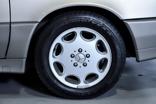 1994 Mercedes-Benz R129 SL320 Convertible 3.2L I6 For Sale (picture 48 of 140)