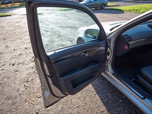 2003 Mercedes-Benz E240 Avantgarde In vendita (immagine 32 di 263)