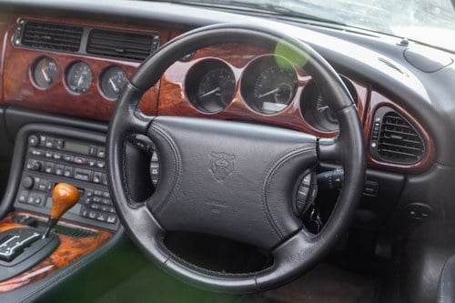 1998 Jaguar XK8 In vendita (immagine 71 di 184)