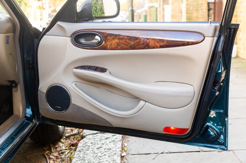 2002 Jaguar XJ8 Sovereign 3.2 till salu (bild 54 av 163)