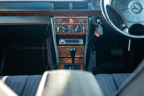 1993 Mercedes-Benz 280E W124 For Sale (picture 100 of 251)