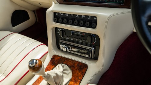 1992 Aston Martin Virage Te koop (foto 27 van 195)