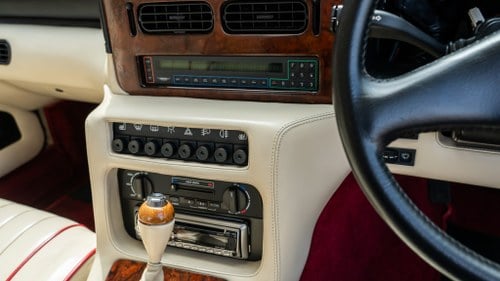 1992 Aston Martin Virage Te koop (foto 33 van 195)