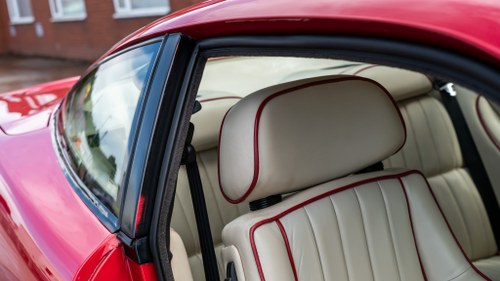 1992 Aston Martin Virage Te koop (foto 47 van 195)