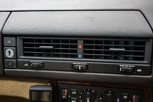 1990 Mercedes-Benz R129 500SL Te koop (foto 85 van 264)