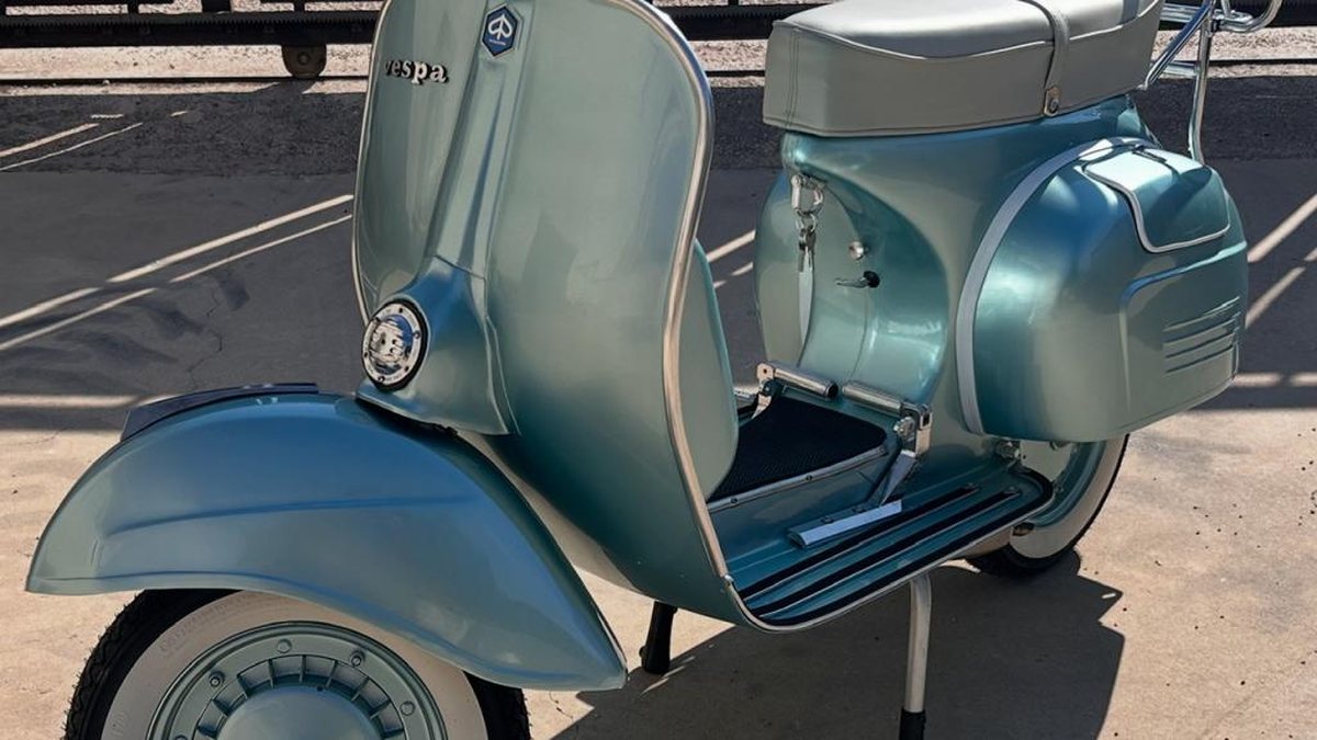 1975 Vespa Gran Turismo R Blue Manual, speed in La Crau
