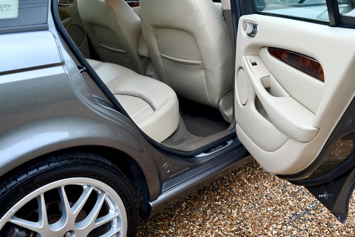 2007 Jaguar X-Type 3.0 V6 Sovereign Estate For Sale (picture 23 of 79)