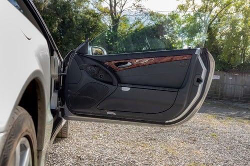 2004 Mercedes-Benz R230 SL500 In vendita (immagine 48 di 205)