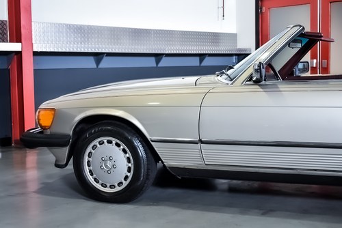 1987 Mercedes-Benz R107 560SL Convertible 5,6L V8 Te koop (foto 32 van 121)