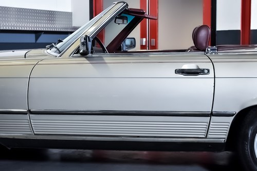 1987 Mercedes-Benz R107 560SL Convertible 5,6L V8 Te koop (foto 84 van 121)