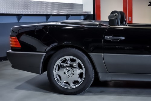 1995 Mercedes-Benz R129 SL320 Convertible 3.2L I6 In vendita (immagine 39 di 137)