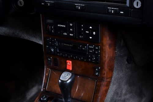 1995 Mercedes-Benz R129 SL320 Convertible 3.2L I6 In vendita (immagine 61 di 137)