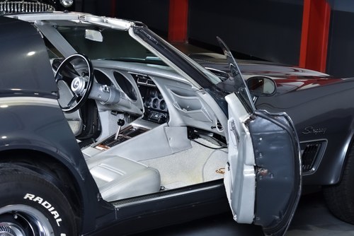 1975 Chevrolet Corvette C3 Stingray Targa 350CI V8 In vendita (immagine 44 di 100)