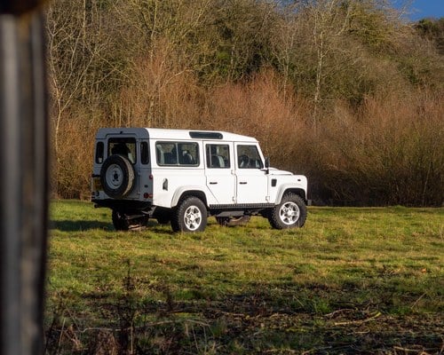 2014 Land Rover Defender 110 TD D/C zum Verkauf (Bild 10 von 224)