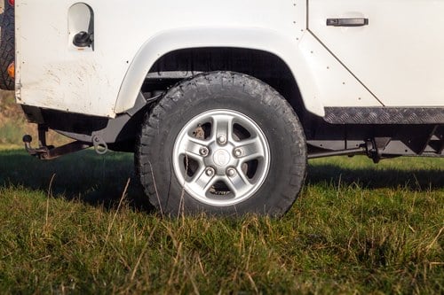 2014 Land Rover Defender 110 TD D/C zum Verkauf (Bild 16 von 224)