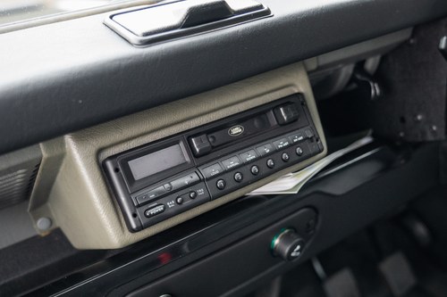 1996 Land Rover Defender 90 TDI County SW For Sale (picture 18 of 63)