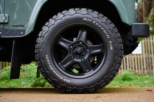 2012 Land Rover Defender 90 Convertible by Twisted In vendita (immagine 17 di 150)