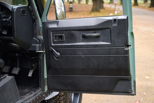 2012 Land Rover Defender 90 Convertible by Twisted In vendita (immagine 22 di 150)