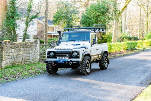 2013 Land Rover Defender 90TD Centurion Arctic Edition Number 1 In vendita (immagine 4 di 94)