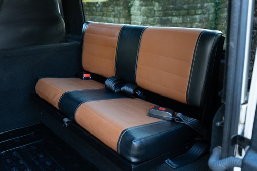 2013 Land Rover Defender 90TD Centurion Arctic Edition Number 1 In vendita (immagine 38 di 94)