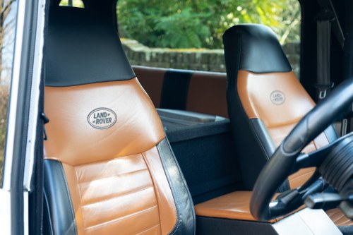 2013 Land Rover Defender 90TD Centurion Arctic Edition Number 1 In vendita (immagine 34 di 94)