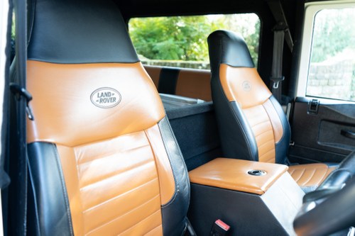 2013 Land Rover Defender 90TD Centurion Arctic Edition Number 1 In vendita (immagine 36 di 94)