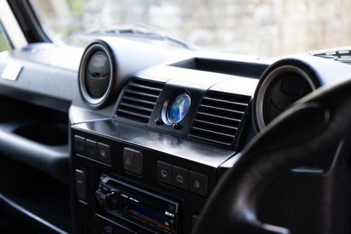 2013 Land Rover Defender 90TD Centurion Arctic Edition Number 1 In vendita (immagine 27 di 94)