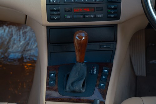 2001 BMW 325i SE E46 zum Verkauf (Bild 19 von 124)