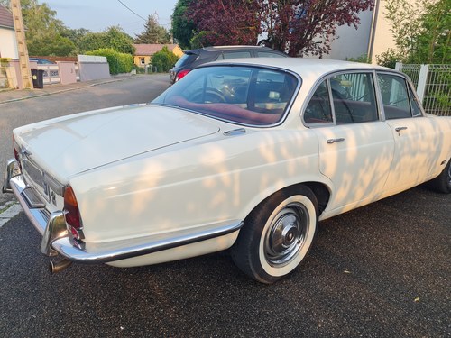 1973 Jaguar XJ6 Series 1 4.2 SWB till salu (bild 41 av 57)