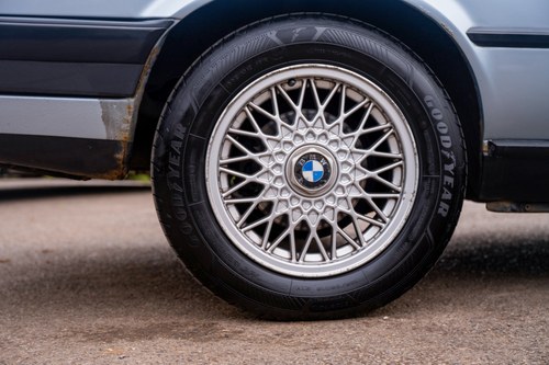 1993 BMW E30 318 Lux Convertible Manual For Sale (picture 15 of 222)