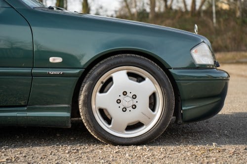 1998 Mercedes-Benz C43 4.3L V8 till salu (bild 15 av 134)
