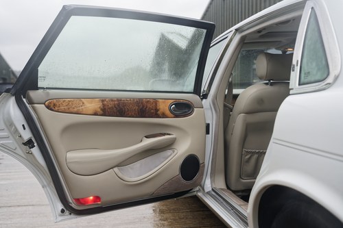 1998 Jaguar XJ8 Sovereign LWB X308 For Sale (picture 40 of 198)