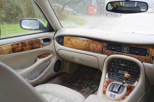 1998 Jaguar XJ8 Sovereign LWB X308 For Sale (picture 57 of 198)