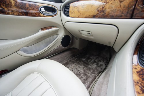 1998 Jaguar XJ8 Sovereign LWB X308 For Sale (picture 78 of 198)