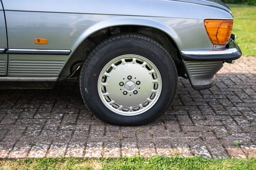 1989 Mercedes-Benz R107 300SL For Sale (picture 32 of 131)