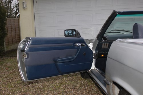 1976 Mercedes-Benz 350SL (R107) In vendita (immagine 35 di 124)