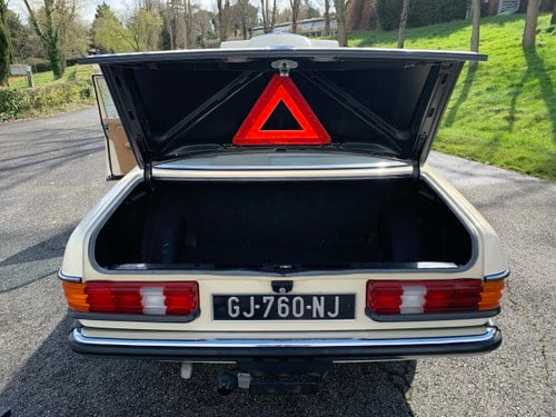 1981 Mercedes-Benz W123 230E Manual à vendre (picture 27 of 37)