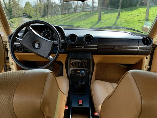 1981 Mercedes-Benz W123 230E Manual à vendre (picture 12 of 37)