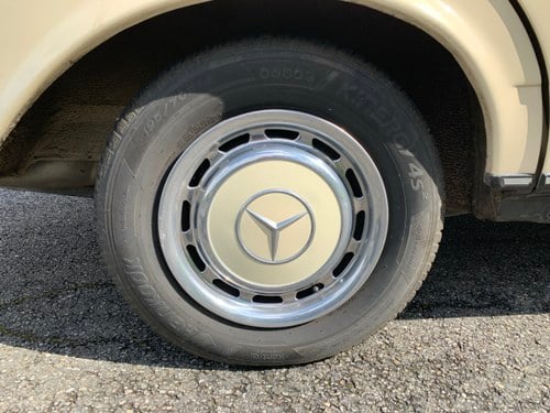 1981 Mercedes-Benz W123 230E Manual à vendre (picture 10 of 37)